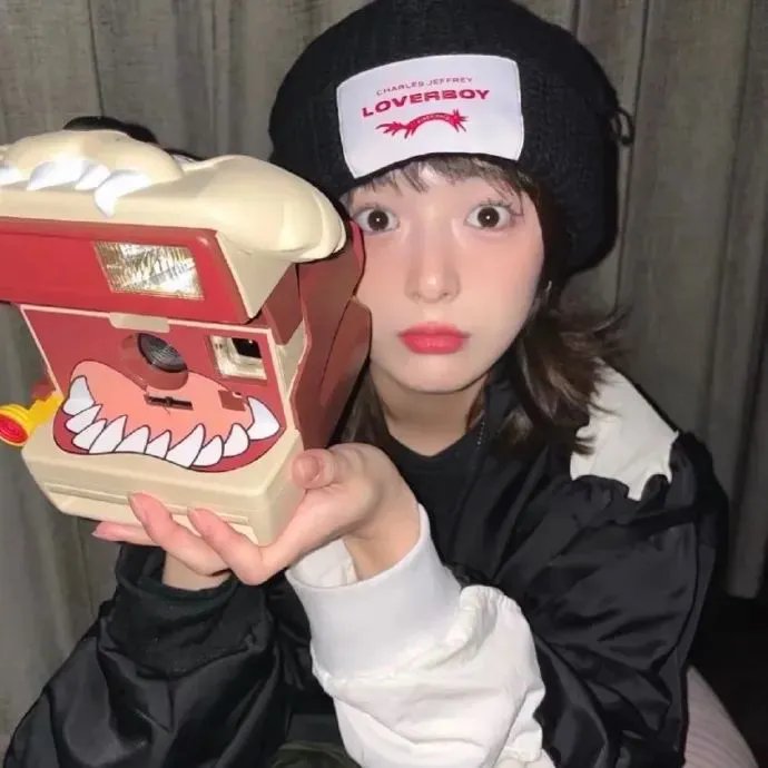 红十字背后